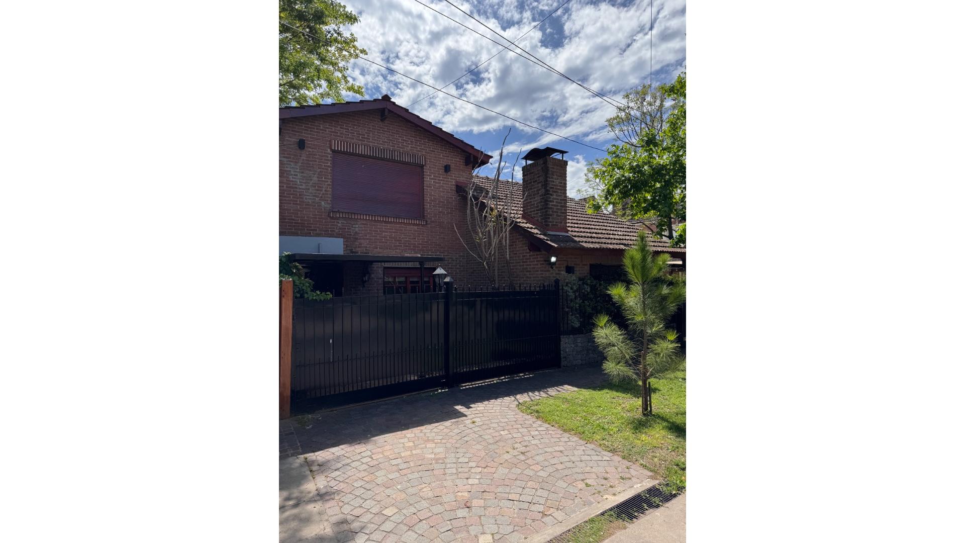 Conscripto Bernardi 1900 - USD240.000 - Casa - en Venta
