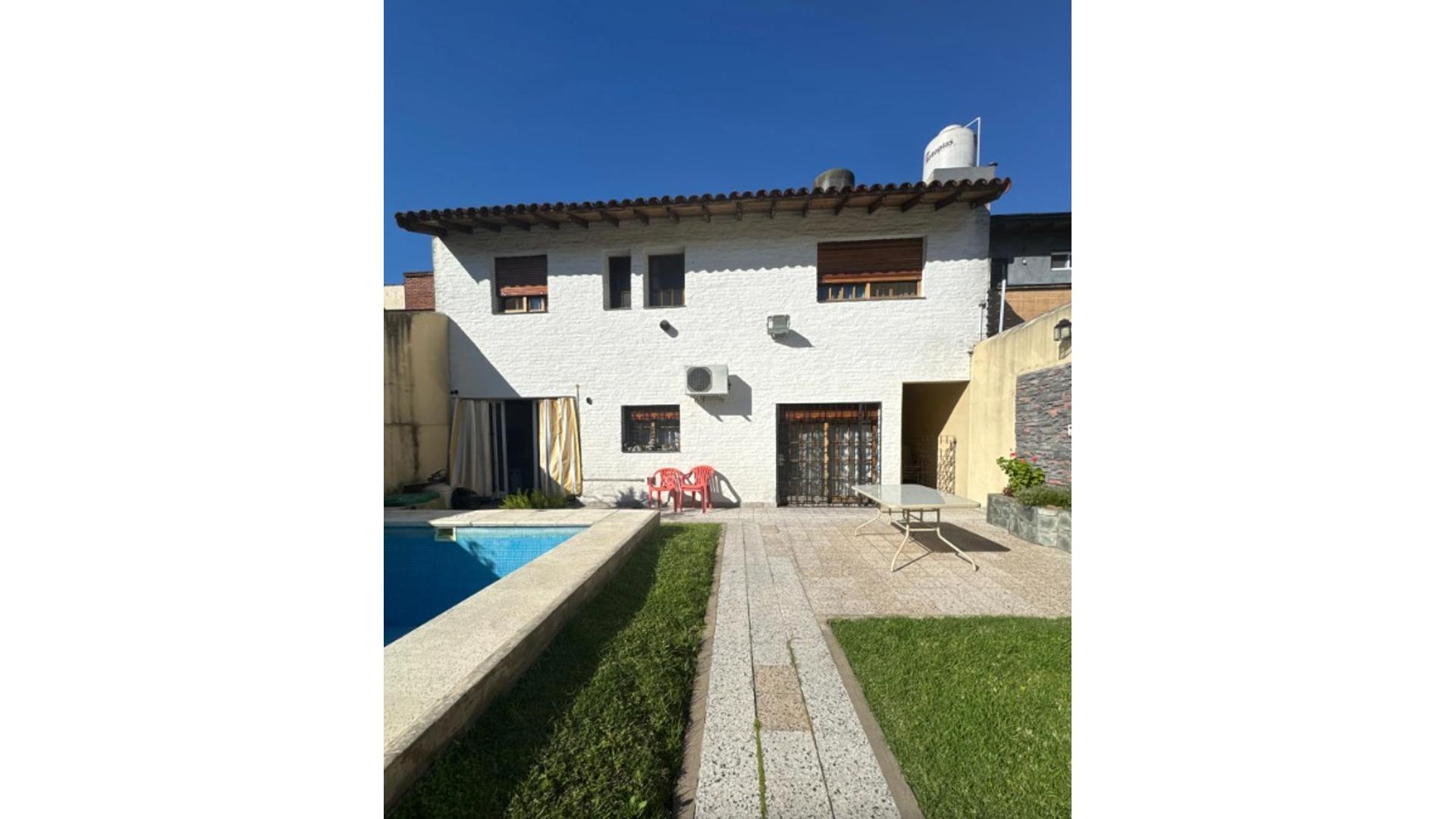 Bomberos Voluntarios 5600 - USD280.000 - Casa - en Venta