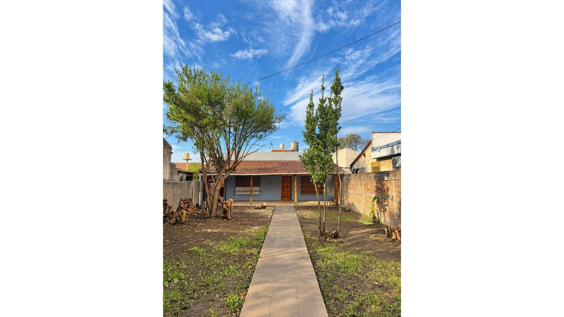 Adrian De Rosario Luna 800 - USD69.000 - Casa - en Venta