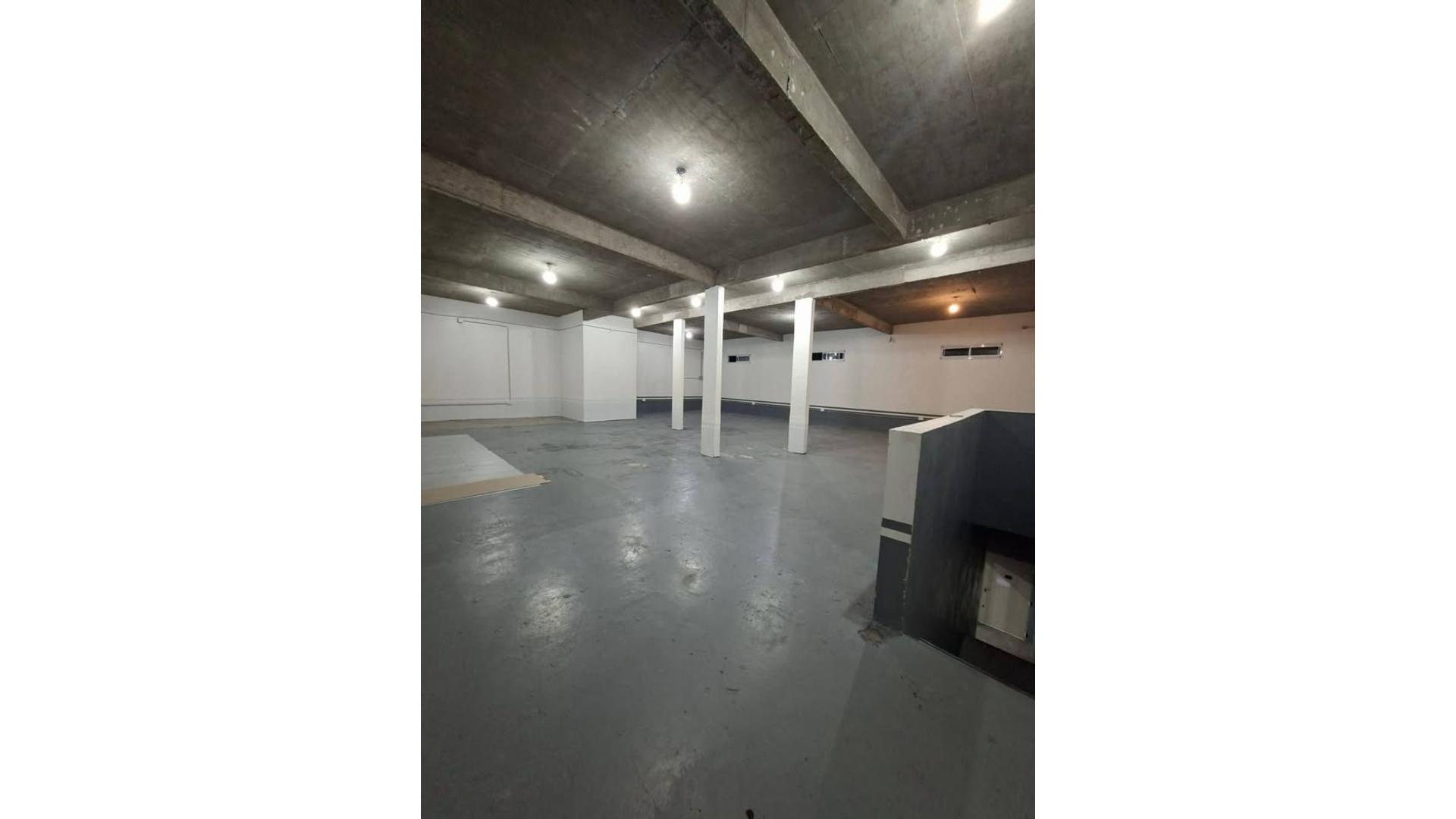 Thompson 1600 - USD270.000 - Galpón - en Venta