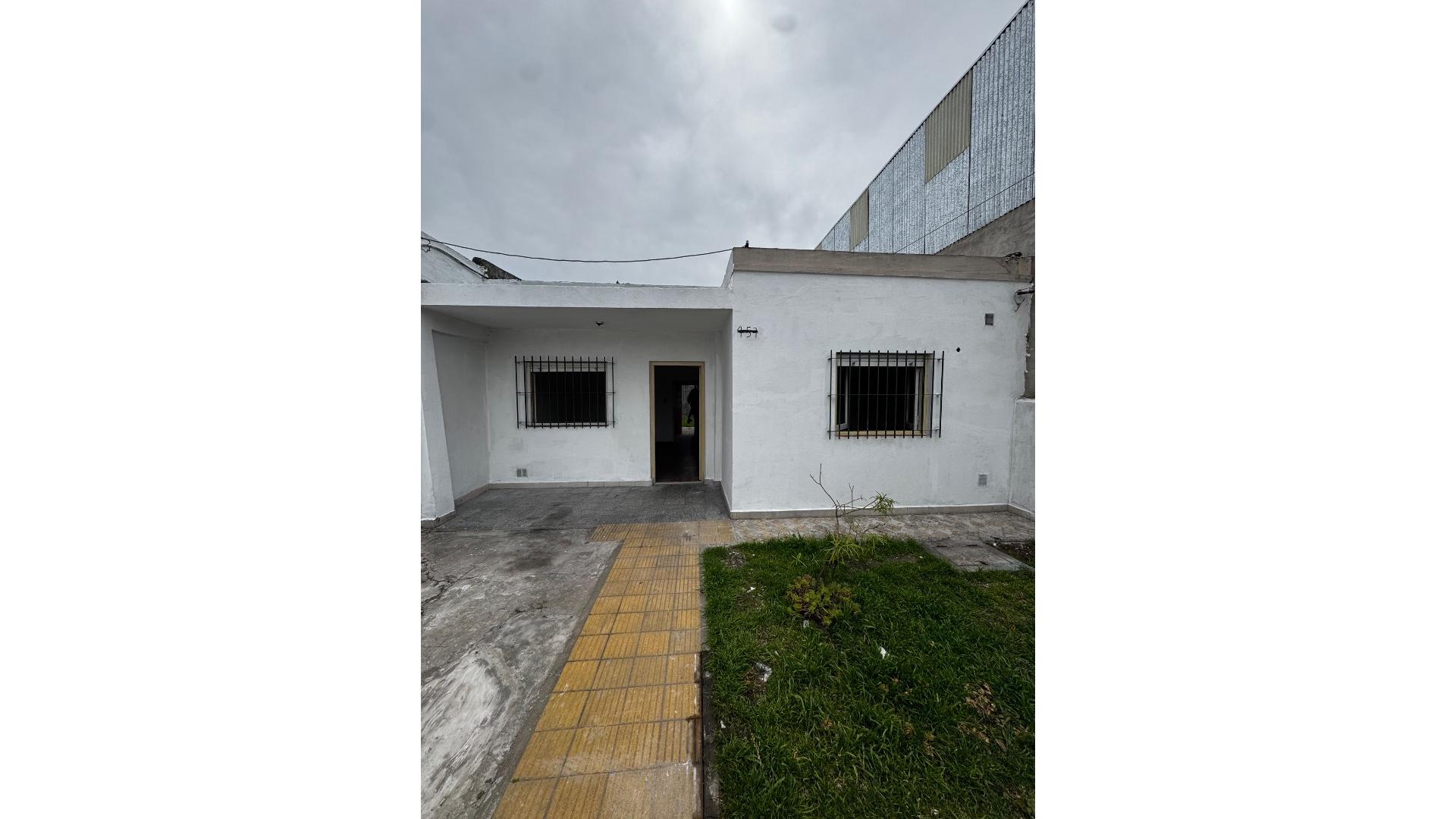 Roma 100 - ARS700.000 - Casa - en Alquiler